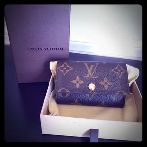 Authebtic NEW Louis Vuitton key holder